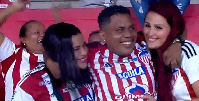 Fanático de Junior propuso matrimonio a dos mujeres
 – En la mira