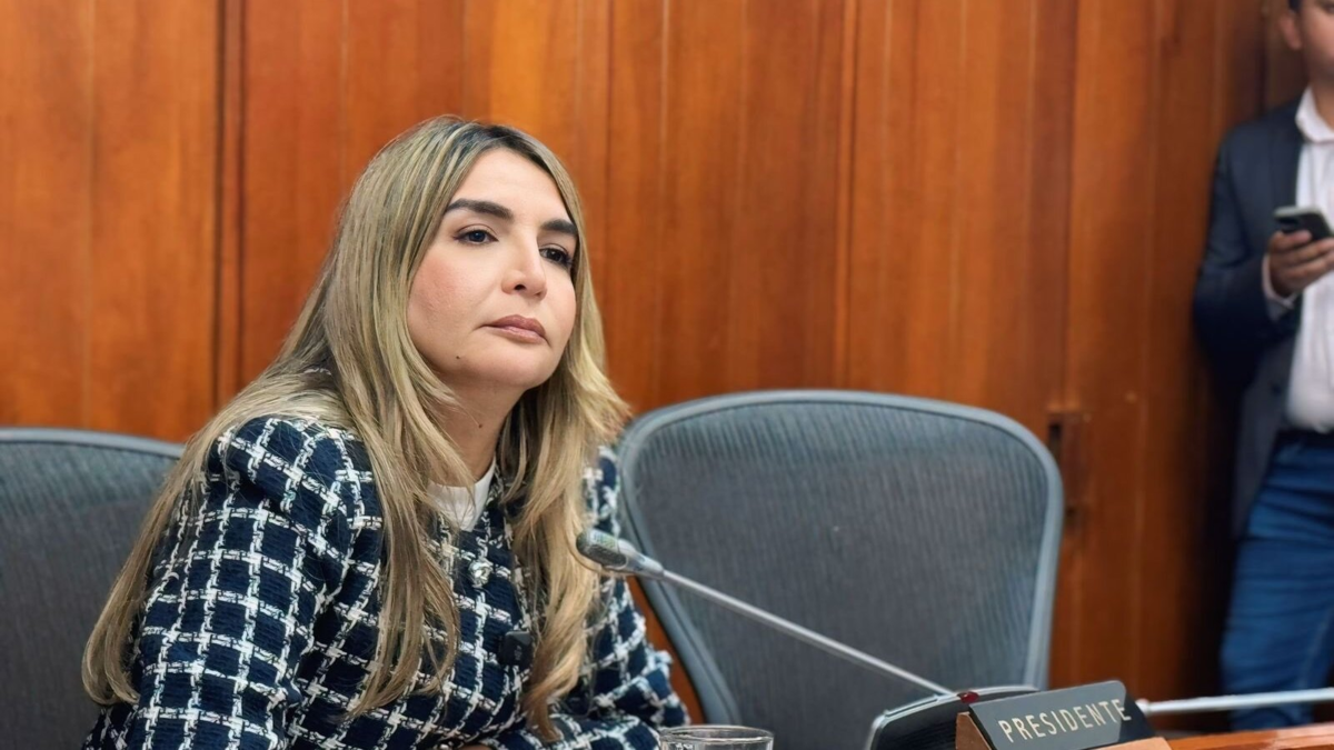 Los ‘truquitos’ de su gobierno ponen en riesgo la salud de los colombianos”
 – En la mira