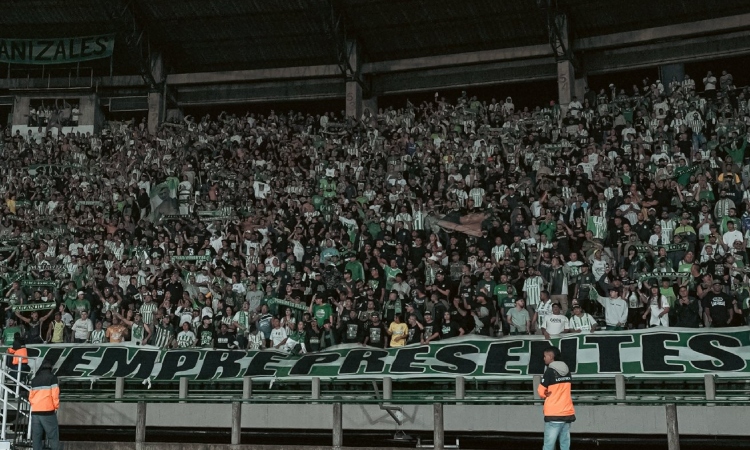 La ley le cayó encima por culpa de sus fans

 – En la mira