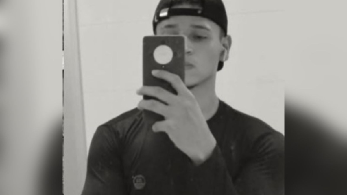 Un joven murió tras un accidente de moto al ser atropellado por un animal. Le propuso matrimonio hace 15 días.

 – En la mira