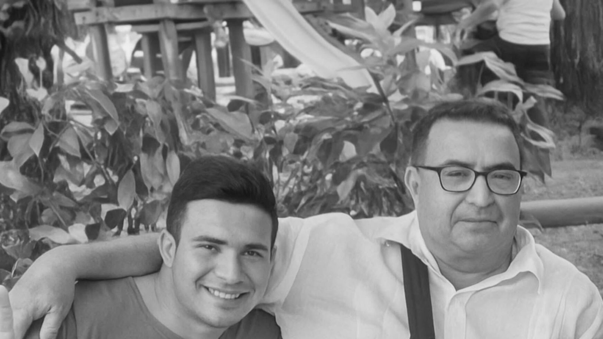 Un padre y un hijo conocidos en la región fueron secuestrados, torturados y luego asesinados en lo que se cree fue un robo.

 – En la mira