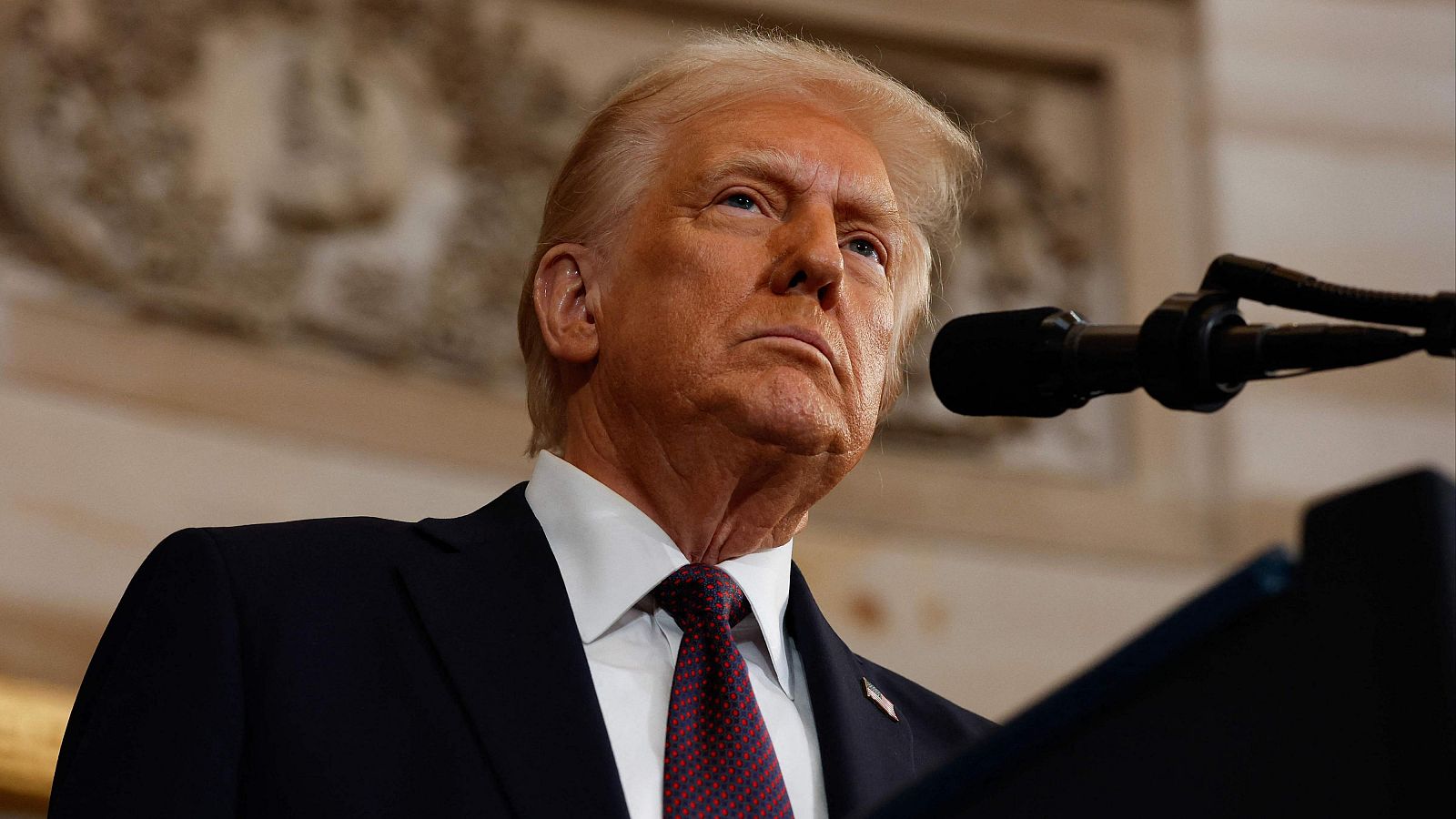 Donald Trump celebra el alto el fuego en Gaza y se compromete con un ambicioso plan de paz que podría moldear su legado en Medio Oriente. -EXTRA

 – En la mira