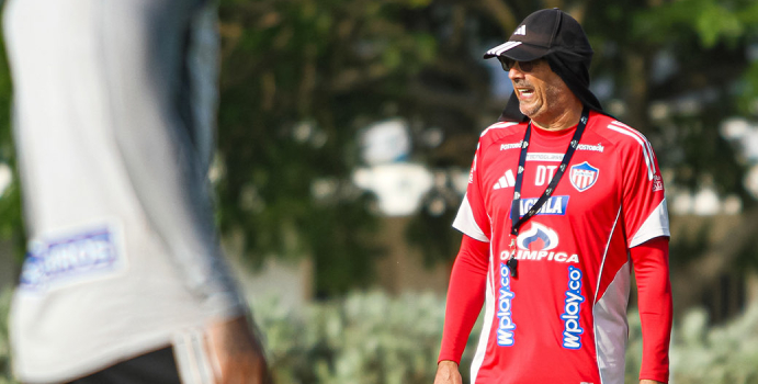 ¿Hay problemas de indisciplina en Junior?: esto dice Alfredo Arias

 – En la mira