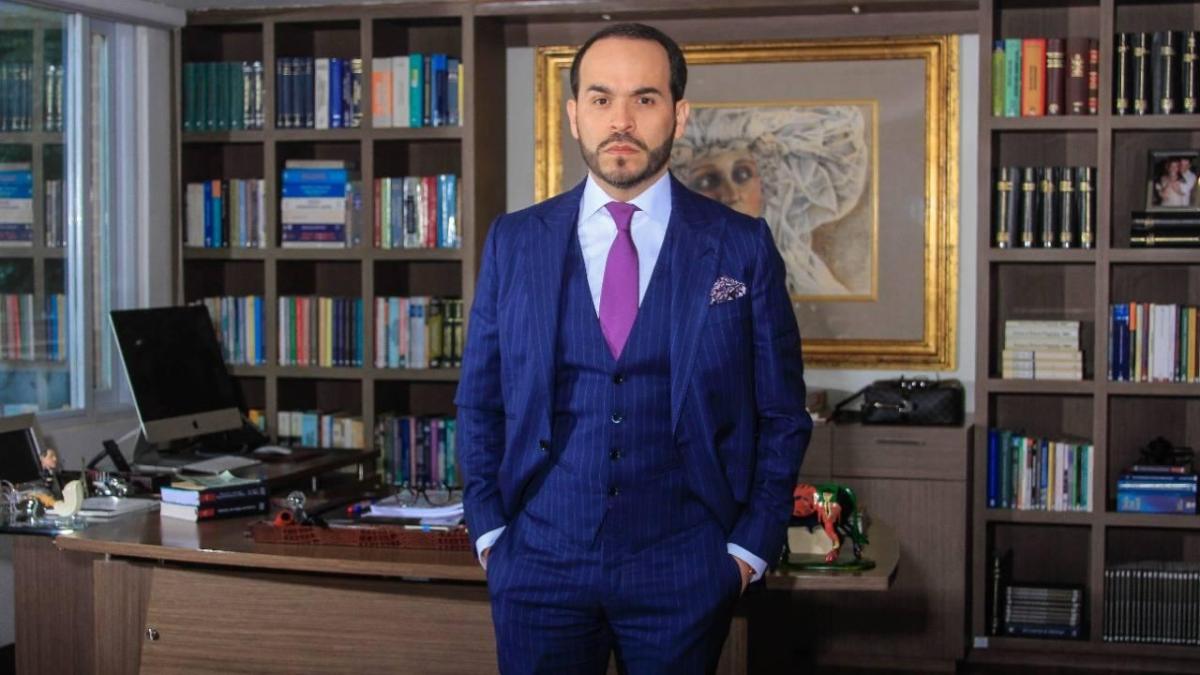 Abelardo de la Espriella reitera su llamado a la unidad de la derecha y marca el inicio de su campaña presidencial.

 – En la mira