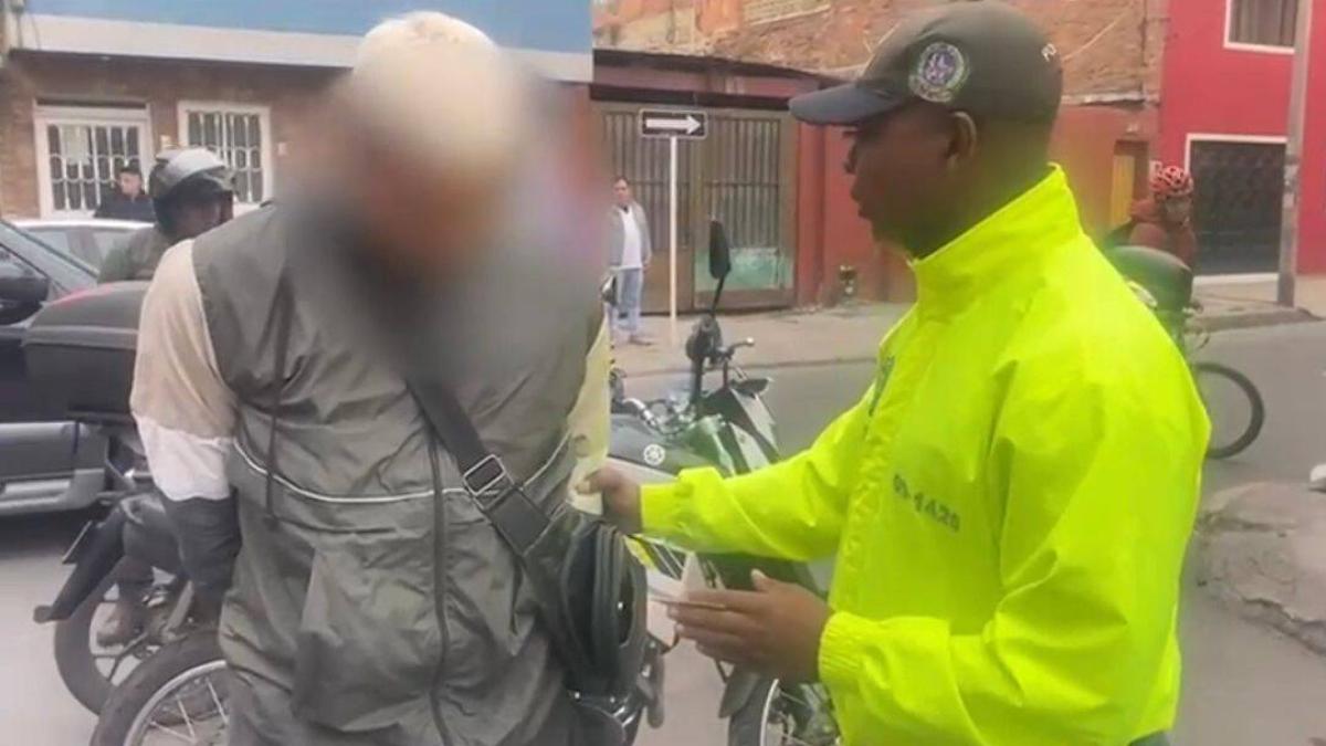 ¿Qué sale de la Oficina del Mariscal?

 – En la mira