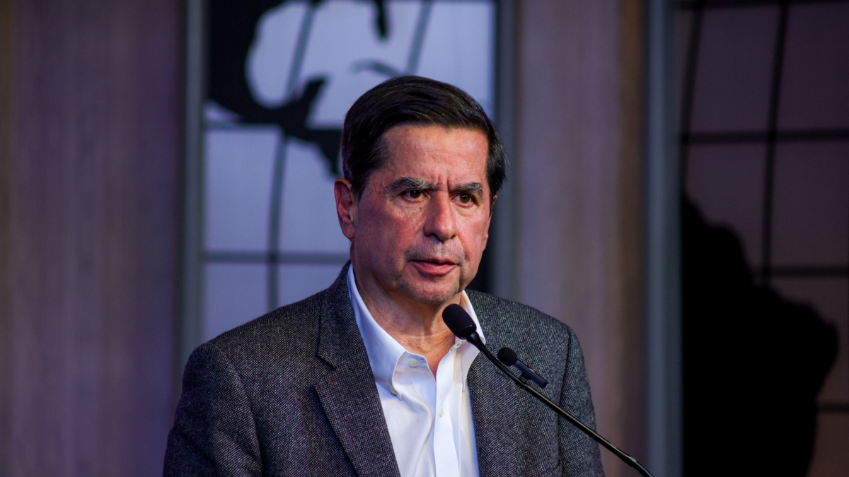 Juan Manuel Santos se reencontró con Juan Fernando Cristo en un acto por el acuerdo de paz. ¿Buscará el ex ministro el apoyo del premio Nobel de la Paz?

 – En la mira