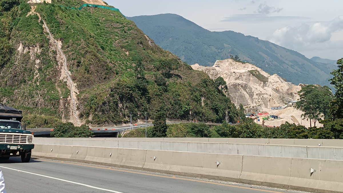 Polémica en el suroeste antioqueño por el cierre vial en el sector Las Arenaras que se extendería por un año por las obras de 4G Pacífico 1

 – En la mira