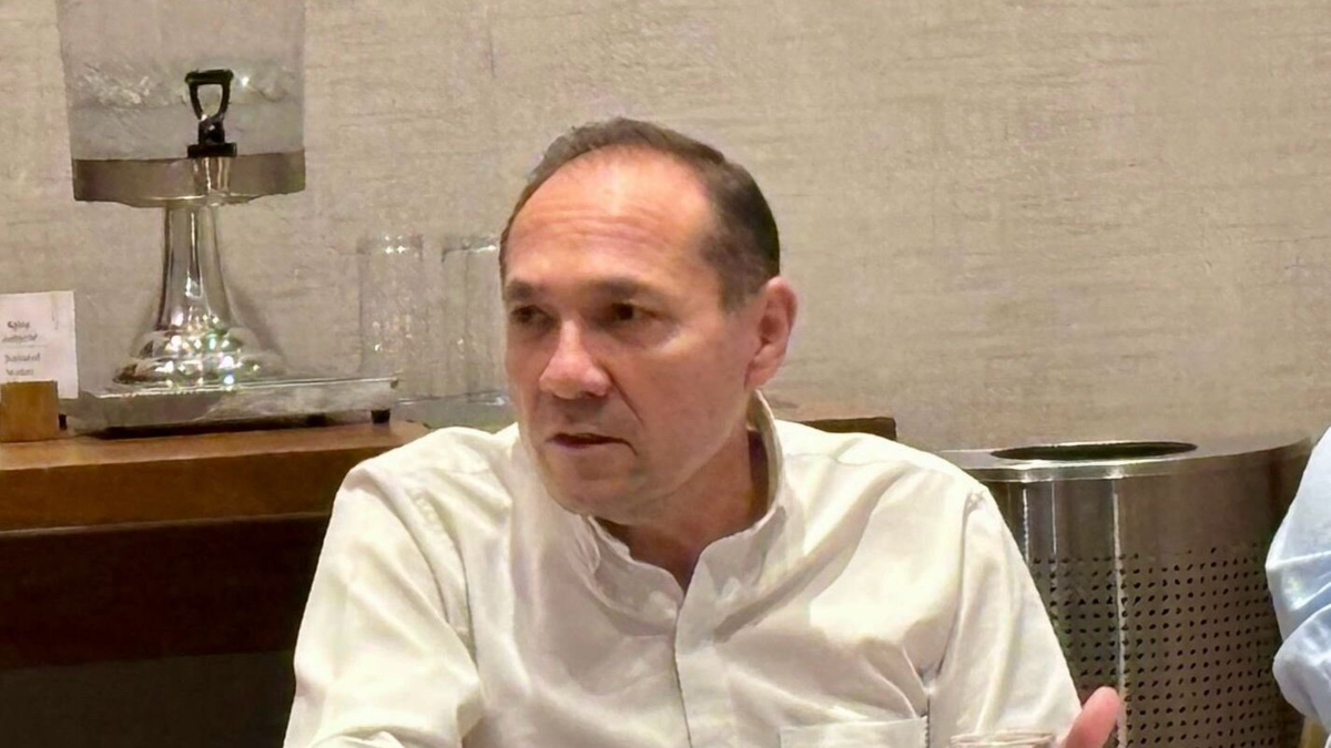 Sindicato del Ministerio de Trabajo denuncia que trabajadores sean obligados a publicar fotografías de Gustavo Petro y Antonio Sanguino en oficinas públicas

 – En la mira