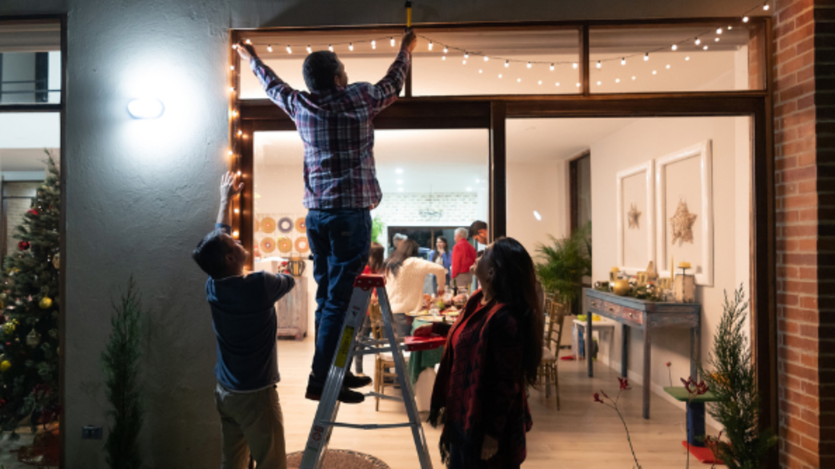 ¿Vas a instalar luces navideñas en tu fachada? Cuidado con las sanciones que pueden imponerse por violar las reglas de propiedad compartida

 – En la mira