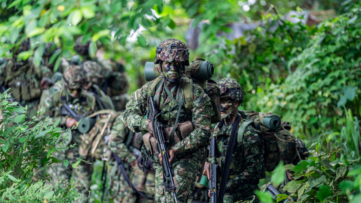 Fueron abandonados a su suerte en poder de un grupo religioso

 – En la mira