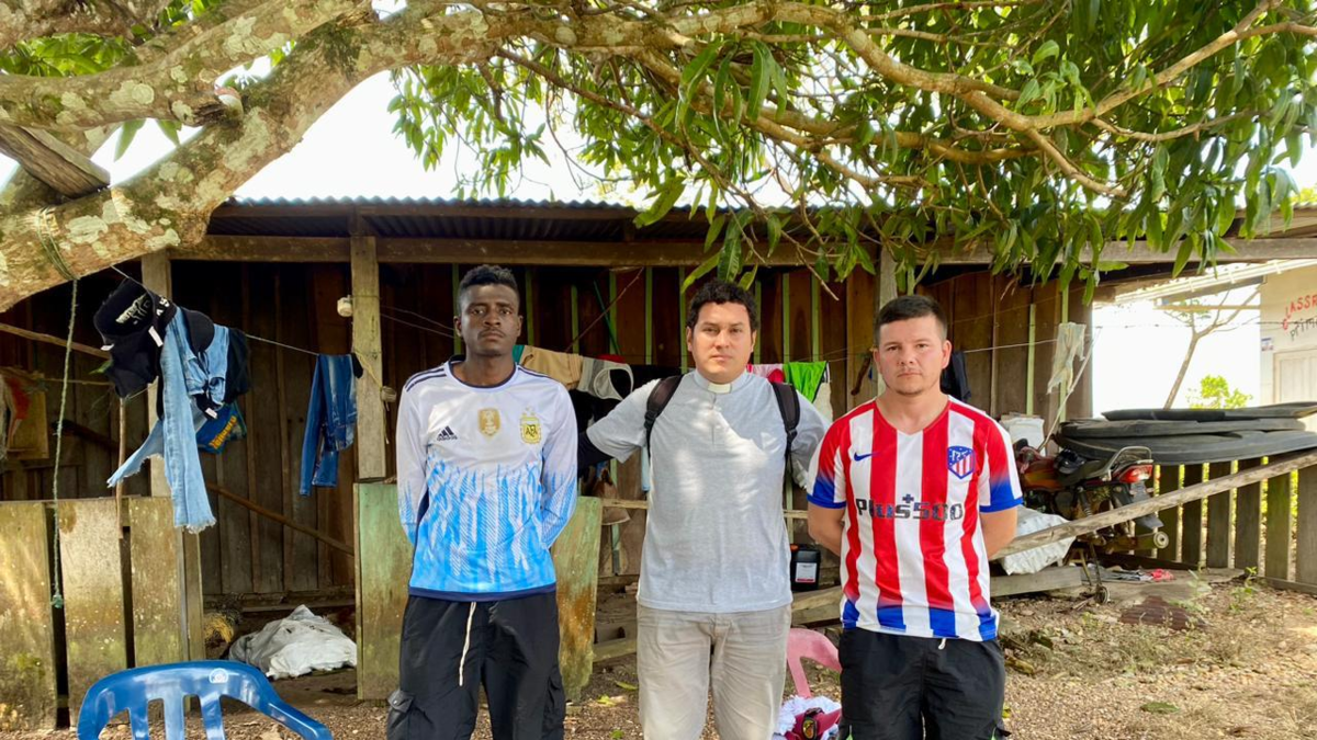 Recuestan a dos militares que fueron liberados hace unas horas en La Macarena (Meta); Exigen libertad de captura

 – En la mira