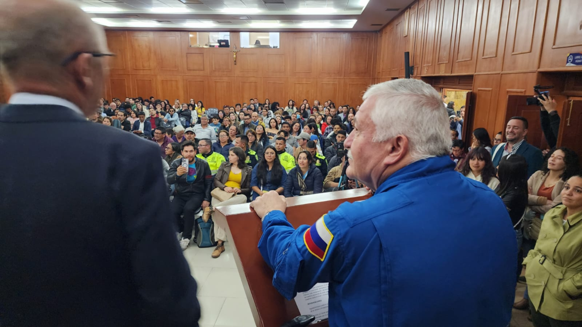 “¿Cuál es la diferencia entre un cosmonauta y un astronauta?” y las cuestiones resueltas en Tunya por el célebre cosmonauta ruso Fyodor Yurchychin

 – En la mira