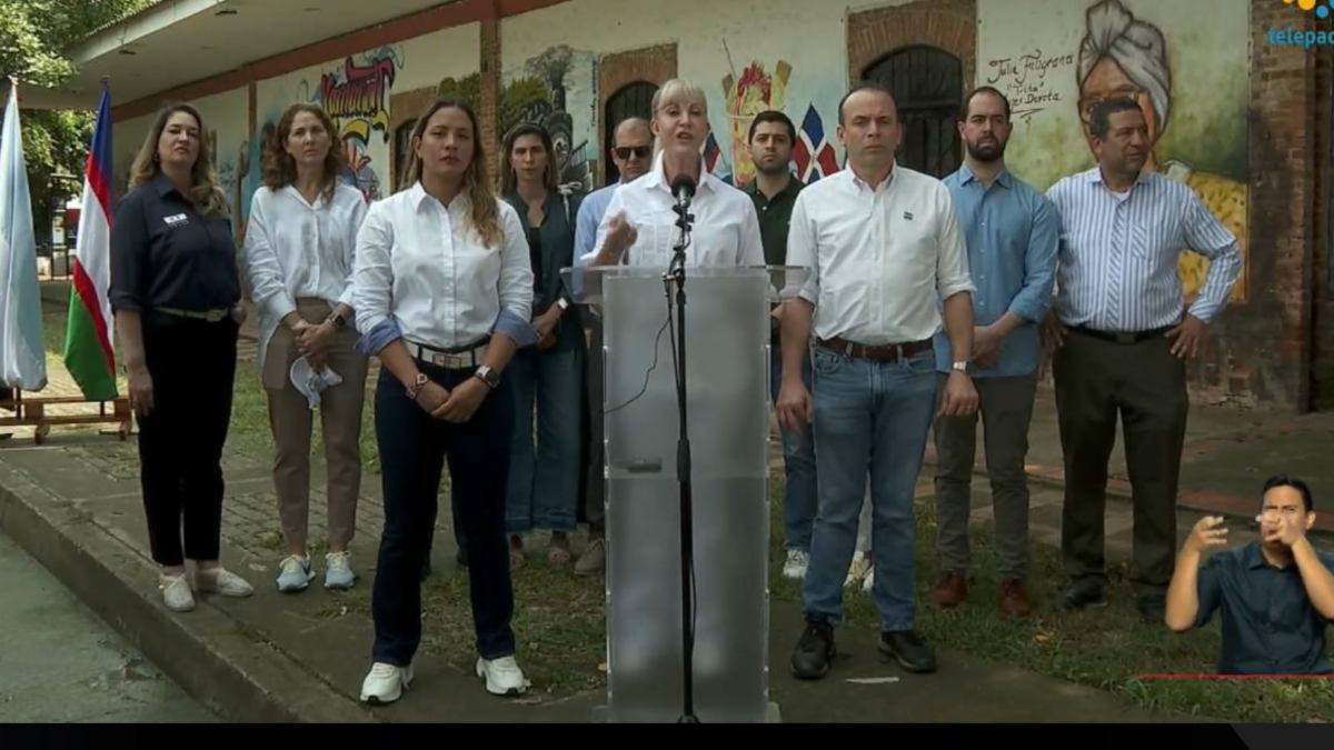 compuestos analizan la reacción de Petro

 – En la mira