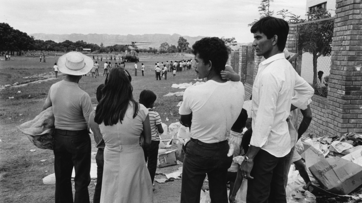 “Fue impactante ver a los niños atrapados en el barro”.

 – En la mira