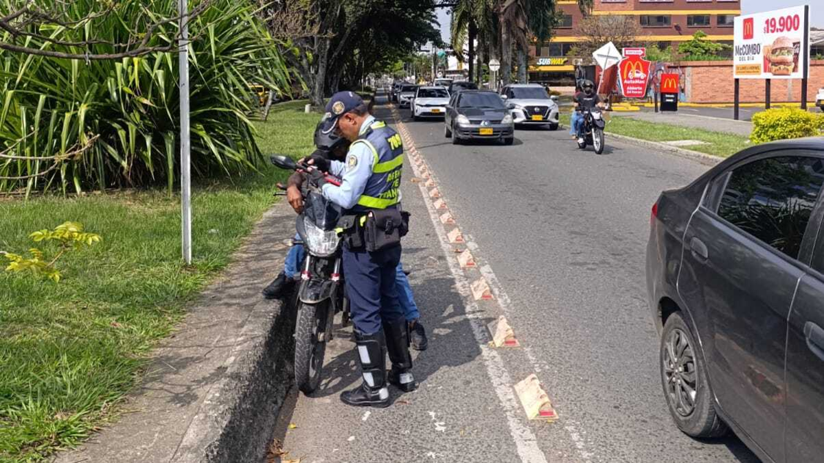 Respeto a los carriles exclusivos para ciclistas y al sistema MIO, tarea que se ha vuelto gigantesca por la falta de cultura vial en Cali

 – En la mira
