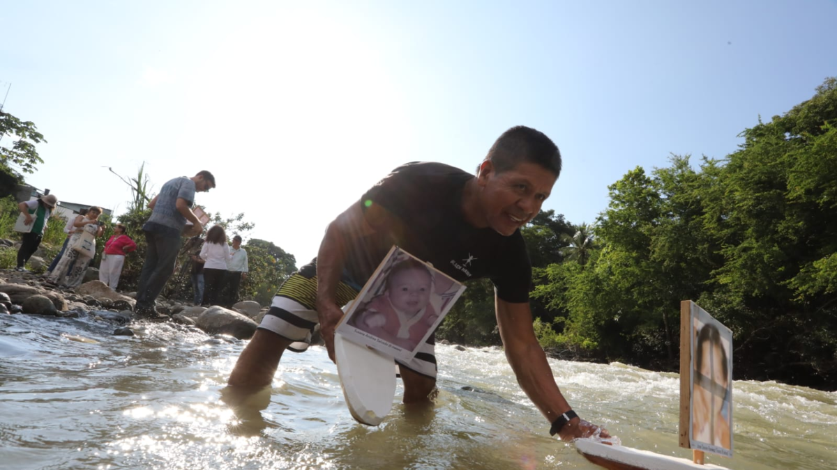 Embarcaciones que conmemoran a los 583 niños que murieron en la avalancha que azotó Armero hace 40 años

 – En la mira
