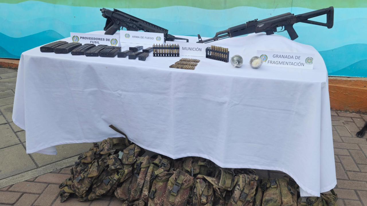 Un arsenal de guerra que supuestamente pertenecería a la estructura disidente de las Farc “Jaime Martínez” se derrumbó en zona rural de Calima

 – En la mira