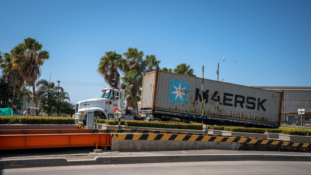 El 73% de las mercancías que salen de la Zona Franca de Cayena van a Estados Unidos.

 – En la mira