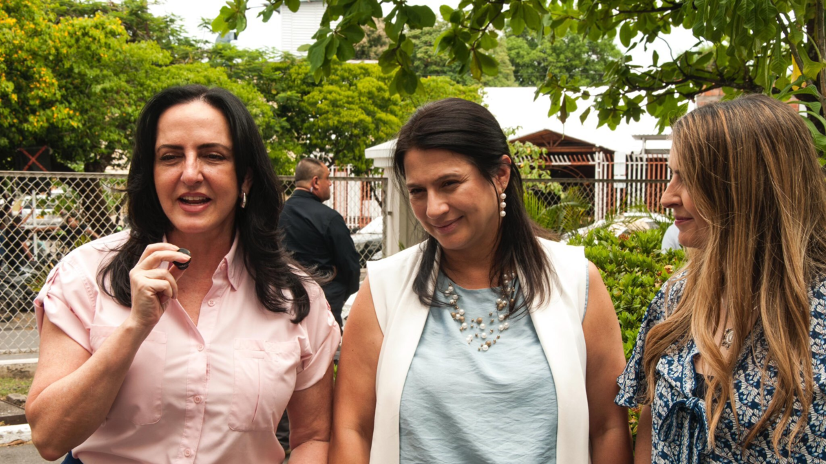 El Centro Democrático define un plazo para elegir a su candidato presidencial tras el pedido negado por María Fernanda Cabal

 – En la mira