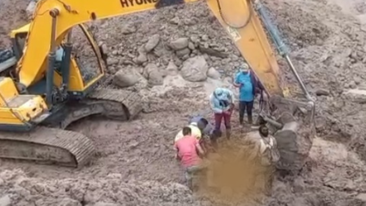 Cinco personas murieron y dos resultaron heridas tras el derrumbe de una mina ilegal a cielo abierto en la zona rural del Tolima.

 – En la mira