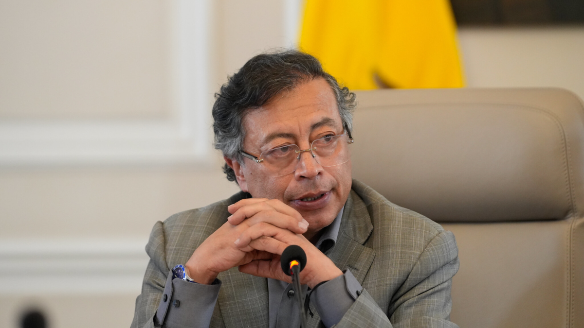 El presidente Petro acusa a la CIA de estar detrás de informes que vinculan a altos funcionarios de su gobierno con disidentes de las FARC.

 – En la mira