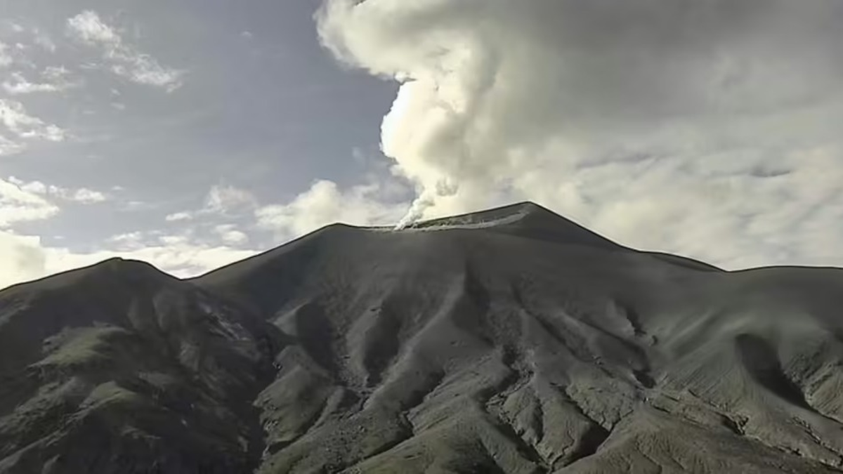 Reportan emisiones de gases, caída de cenizas y fuerte olor a azufre, nuevo récord del SGC

 – En la mira