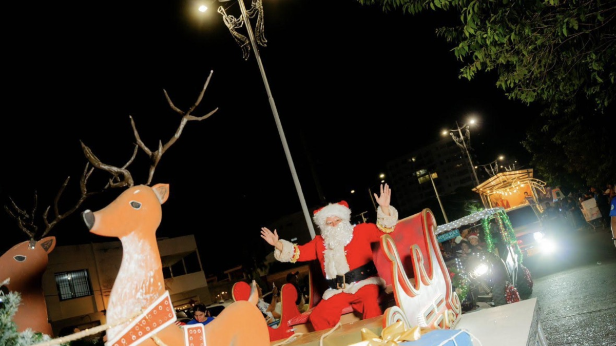 Más de 600 niños y once tarimas iluminadas en un espectáculo navideño

 – En la mira