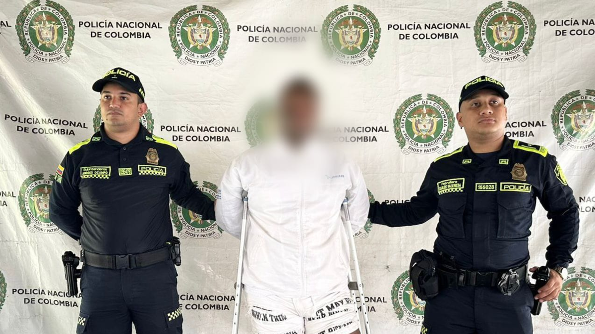 ¿Quién es el hombre que perdió parte de una pierna y que presuntamente suministraba armas y drogas a grupos criminales en un punto de acopio del Valle?

 – En la mira
