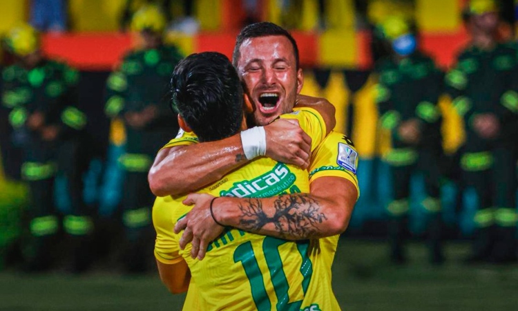 Bucaramanga venció a Santa Fe al iniciar el cuadrangular B

 – En la mira