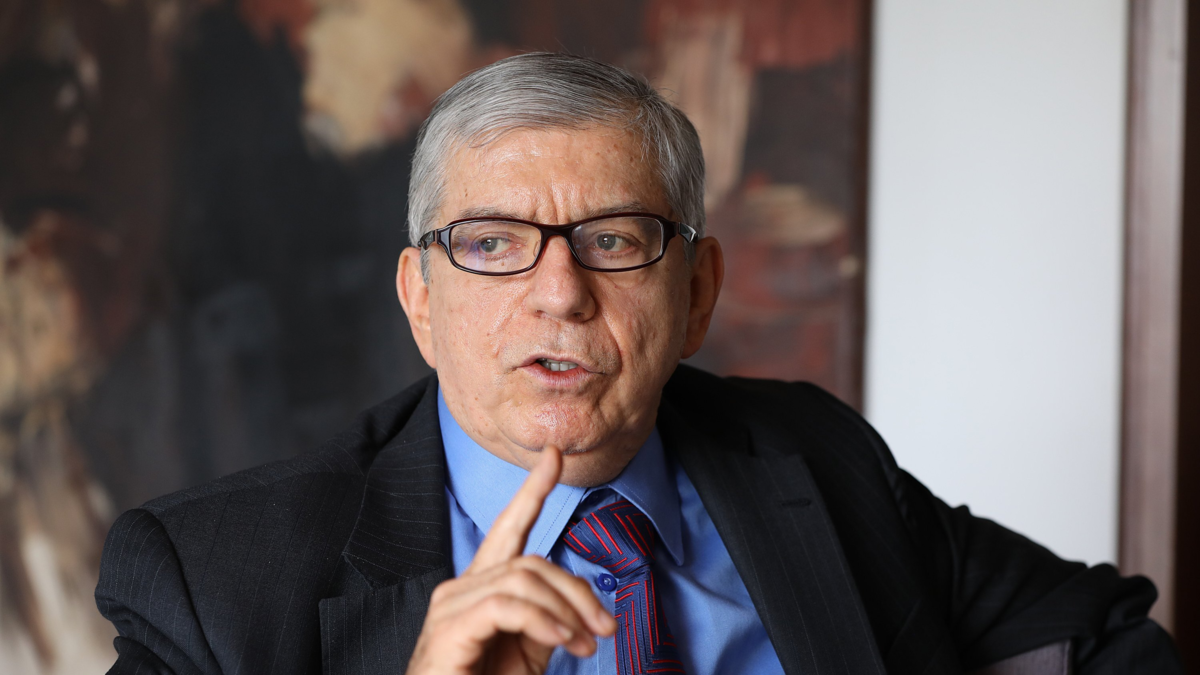 César Gaviria llama al presidente Petro a “devolver el liderazgo militar a oficiales con experiencia operativa”

 – En la mira