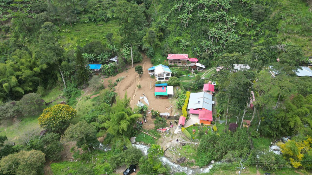 Deslaves arrasan viviendas, familias son evacuadas y cientos de personas resultan afectadas por la tormenta en Ibagué y Venadillo

 – En la mira