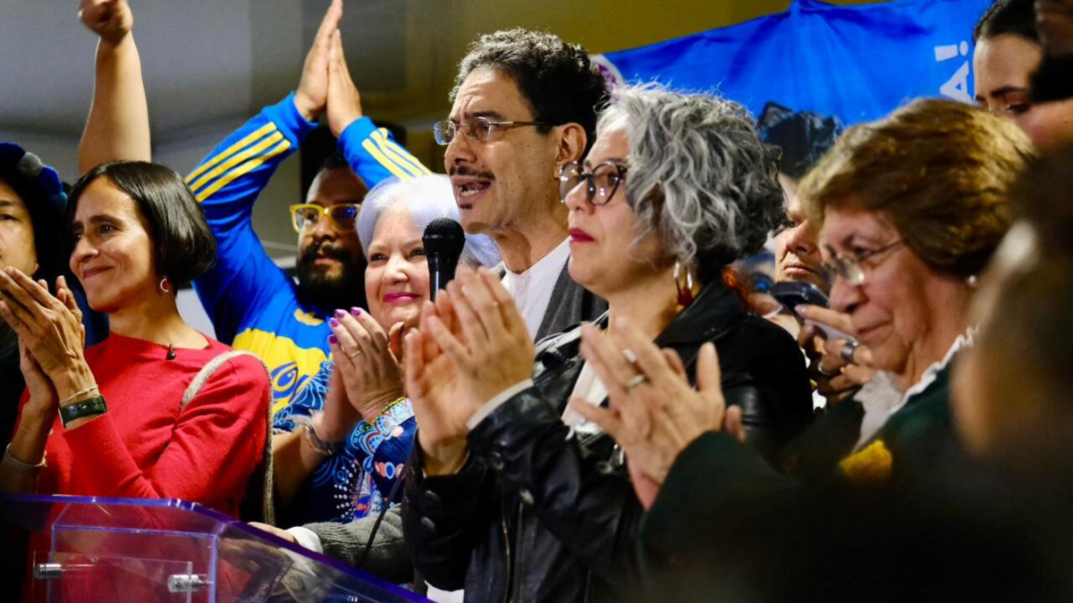 El histórico tratado exige que Iván Cepeda pueda participar en la amplia marcha pese a nuevas dudas jurídicas por la resolución del registrador.

 – En la mira