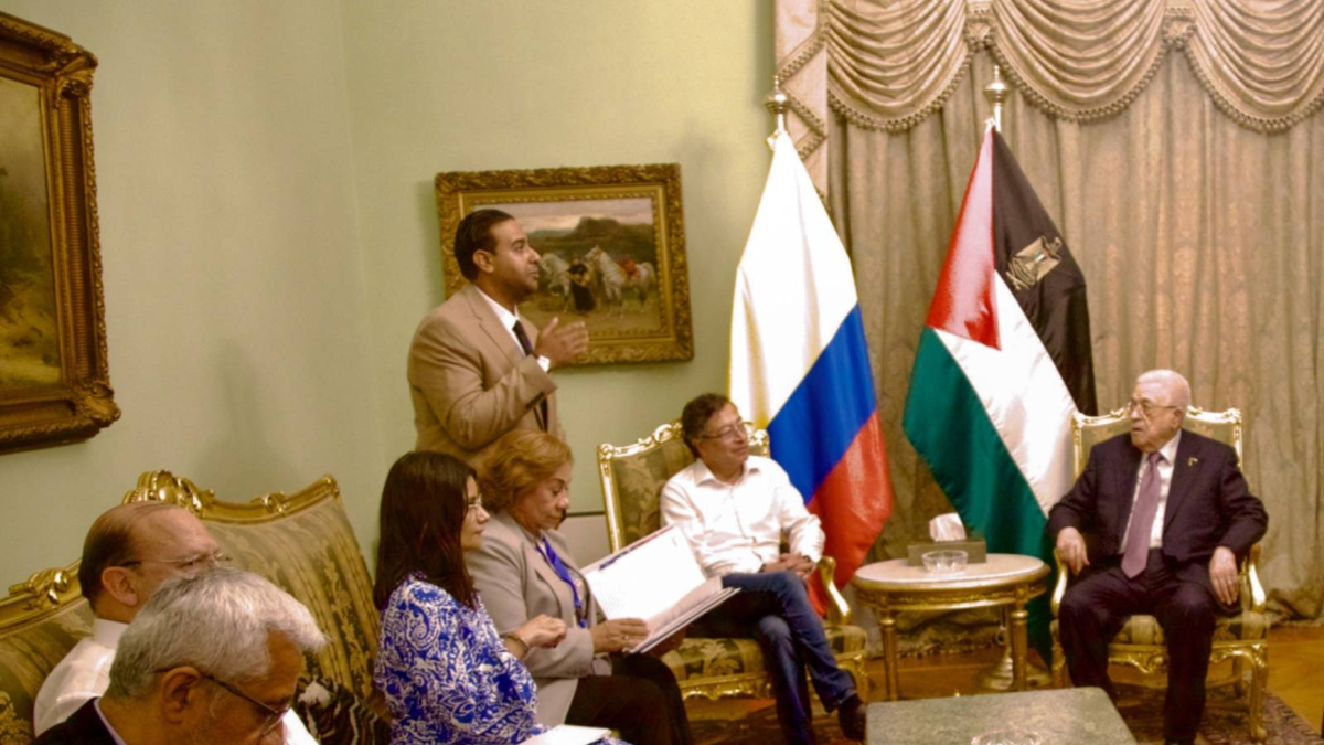 El presidente Gustavo Petro concluye su programa en Egipto con una reunión con el presidente de la Autoridad Palestina, Mahmud Abbas.

 – En la mira