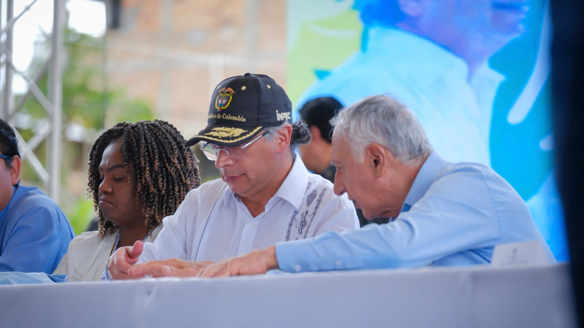 El presidente Gustavo Petro ordenó a su ministro de Salud, Guillermo Alfonso Jaramillo, presentar una demanda por retrasos en el debate de la reforma sanitaria.

 – En la mira