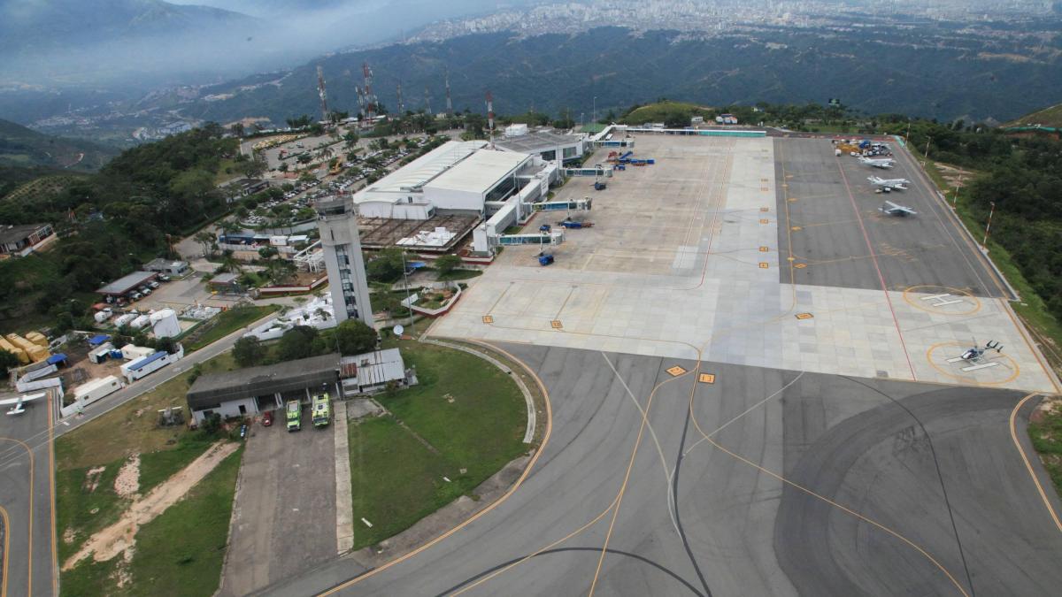 El gobierno de Santander organizó un helicóptero para que los operadores de transporte del aeropuerto de Palonegro pudieran comenzar a operar en rutas aéreas

 – En la mira