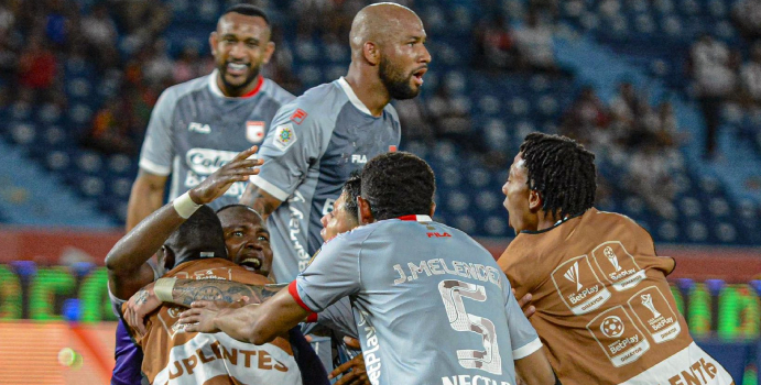 Santa Fe busca una nueva renovación con Hugo Rodallega

 – En la mira