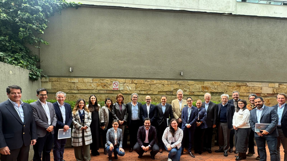 Sergio Fajardo se reunió con empresarios y diplomáticos estadounidenses en Bogotá: ¿de qué hablaron?

 – En la mira