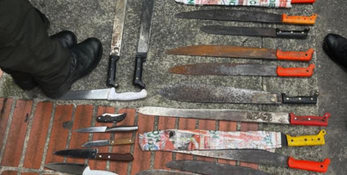 Incautan armas punzocortantes a hinchas del Atlético Nacional
 – En la mira