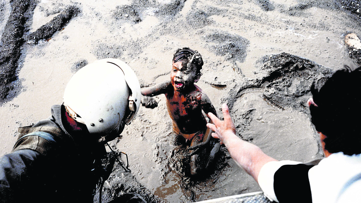 continúa la búsqueda a 40 años de la catástrofe; algunos fueron adoptados por conductos irregulares en el exterior – En la mira