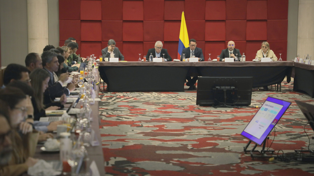 el tema de la última reunión privada de los partidos y el comité electoral

 – En la mira