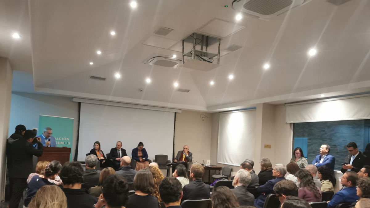 los llamados en la conversación de la Fundación Acordemos

 – En la mira