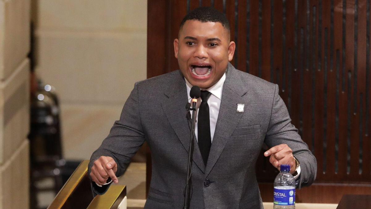 Presentan solicitud ante el CNE para invalidar derechos del congresista cartagenero Miguel Polo Polo por su presunta doble militancia

 – En la mira