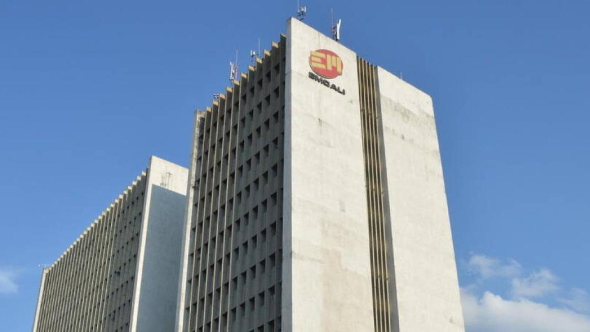 Fiscalía ordena investigación y suspende al gerente de Emcala, Roger Mina, por presuntas irregularidades en el alumbrado público en Cali

 – En la mira