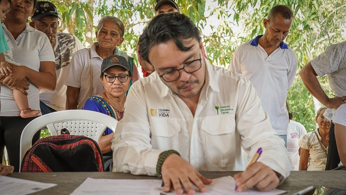 “Nuestra meta es llegar a un millón de hectáreas administradas, más de la mitad de las cuales se destinarán a comunidades campesinas, afro e indígenas”, Felipe Harman

 – En la mira