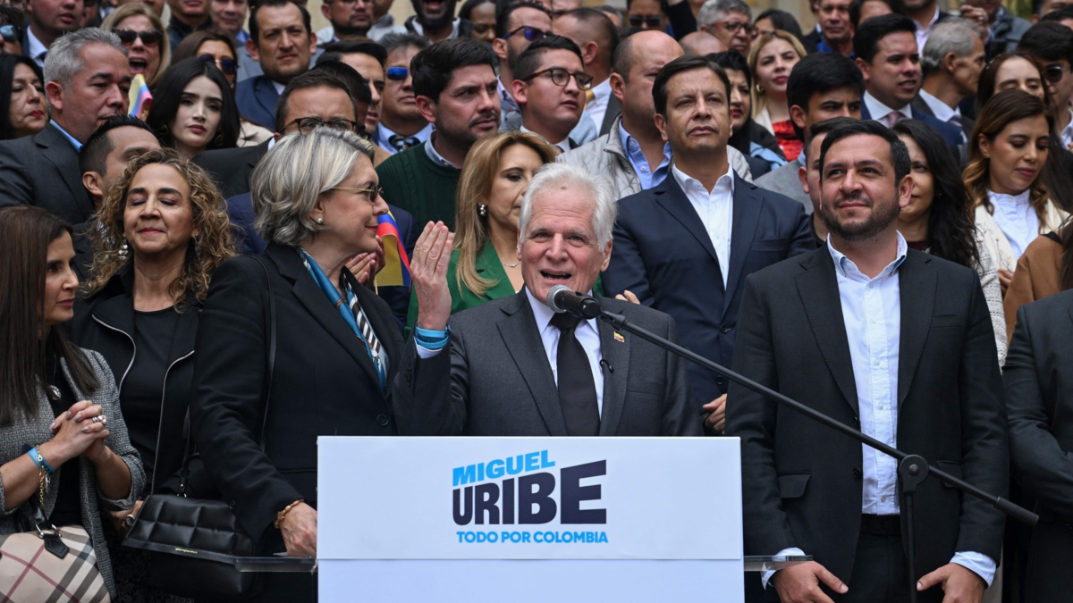 El Centro Democrático expulsó de la campaña a Miguel Uribe Londoño por presunto compromiso de apoyo a Abelardo de la Espriella

 – En la mira