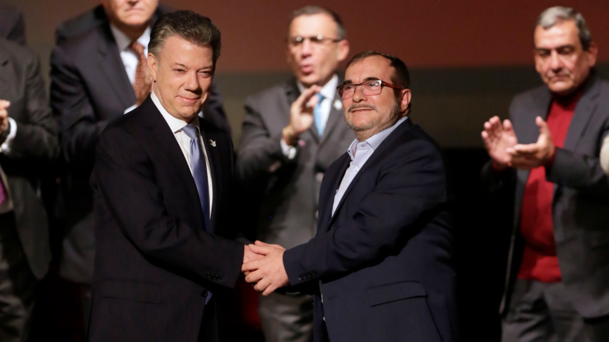 El acuerdo de paz con las FARC cumple nueve años entre avances y nuevas amenazas: una radiografía de su implementación

 – En la mira