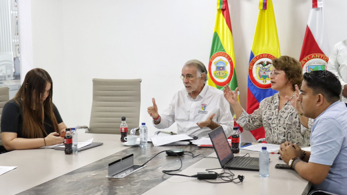 Verano confirma que rectoría de Leyton Barrios es insostenible por certificación falsa y

 – En la mira