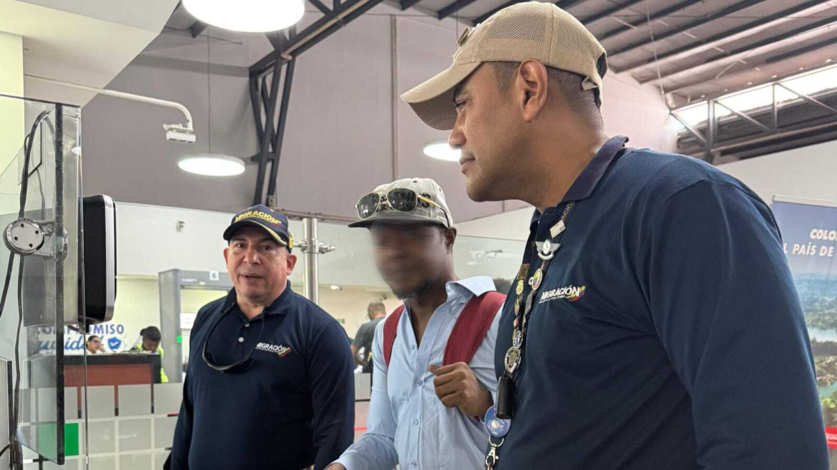 Ciudadano estadounidense expulsado del país por acosar a mujeres y amenazar a funcionarios de inmigración colombianos en Cartagena

 – En la mira