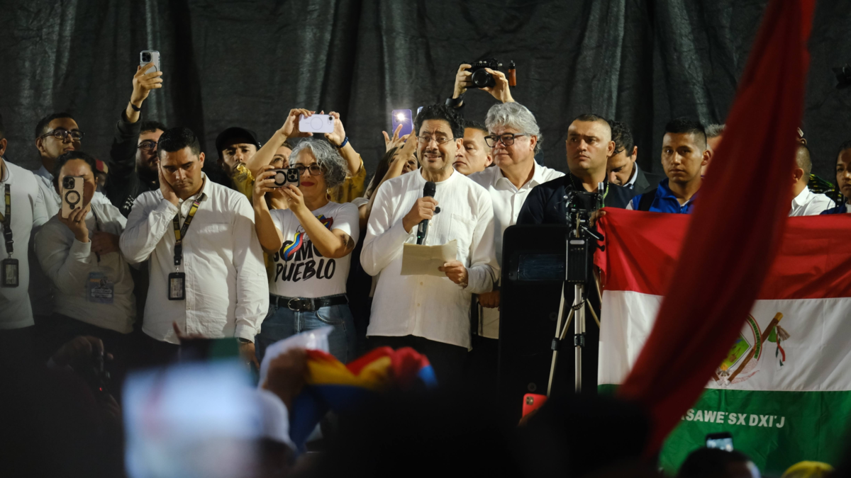 El histórico tratado avanza hacia el frente amplio con personería jurídica e inicia una nueva lucha para disipar dudas sobre la participación de Iván Cepeda

 – En la mira