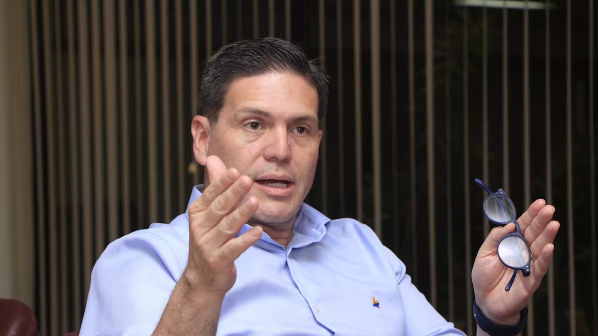 Juan Carlos Pinzón a su llegada a “La Gran Consulta”

 – En la mira